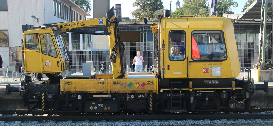 Schweres Nebenfahrzeug 741 323 - Copyright: www.olli80.de
