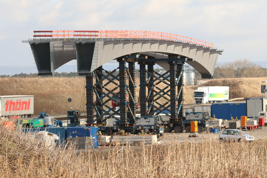 Sarens spmt mit Autobahnbr¨cke - Copyright: www.olli80.de