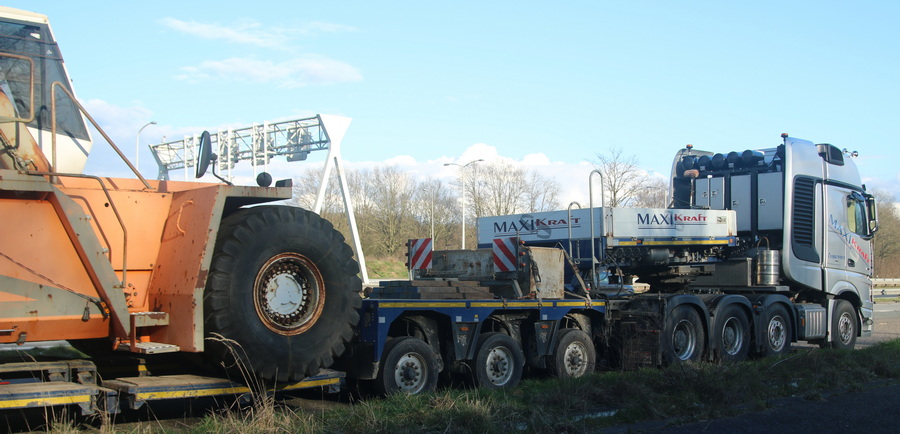 Maxikraft MB Actros 4163 - Copyright: www.olli80.de