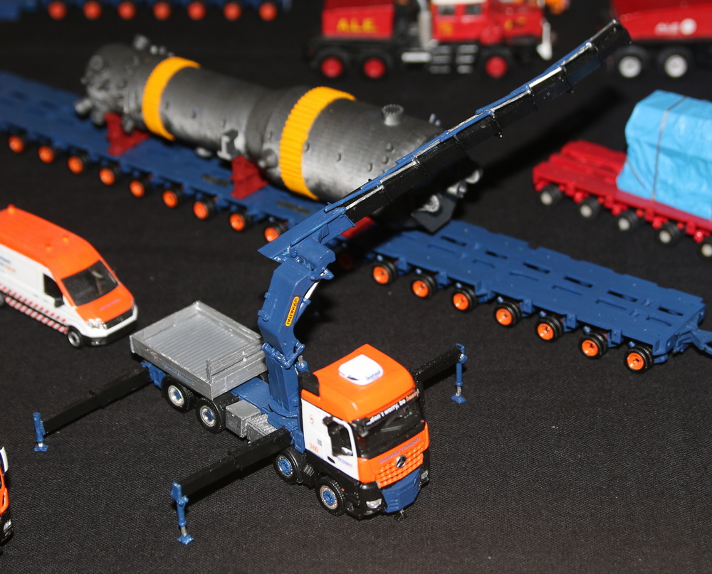 Jan Brinks: Universal Transport MB mit Palfinger Ladekran - Copyright: www.olli80.de