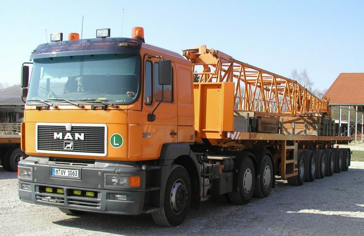 Treffler MAN F2000 27.463 mit Nooteboom Ballasttrailer - Copyright: www.olli80.de