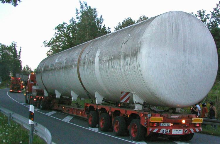 Markewitsch transportiert Coldbox und Tank - Copyright: www.olli80.de