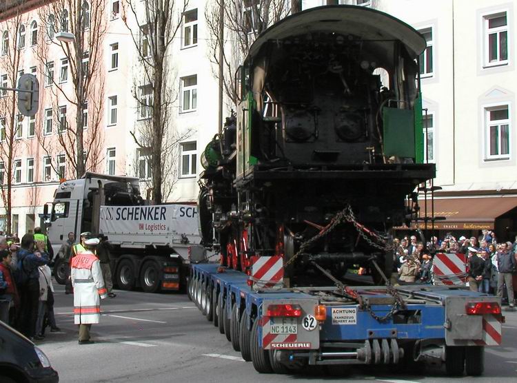 S3/6 beim Abbiegen in der Münchener Innenstadt - Copyright: www.olli80.de