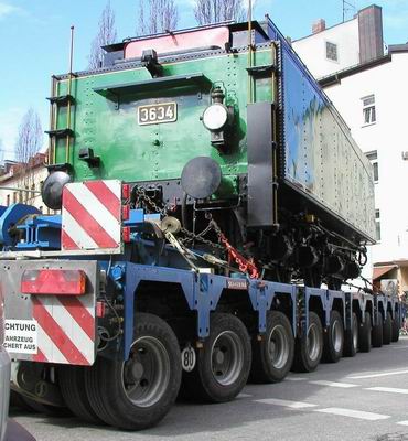 Tender der S3/6 beim Abbiegen in der Münchener Innenstadt. - Copyright: www.olli80.de