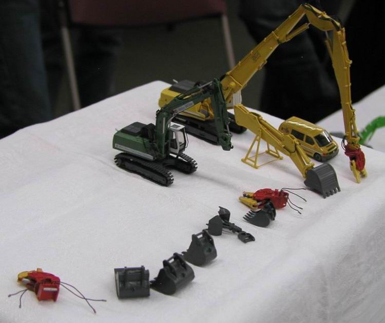 verschiedene Baggeranbauger&auml;te - Copyright: www.olli80.de