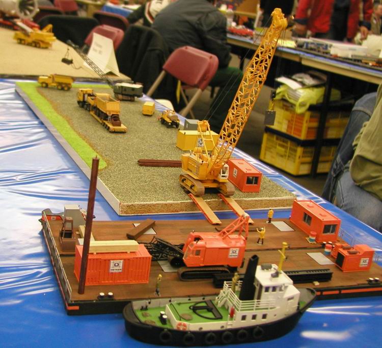 Verladung eines Raupenkranes auf einen Ponton - Copyright: www.olli80.de