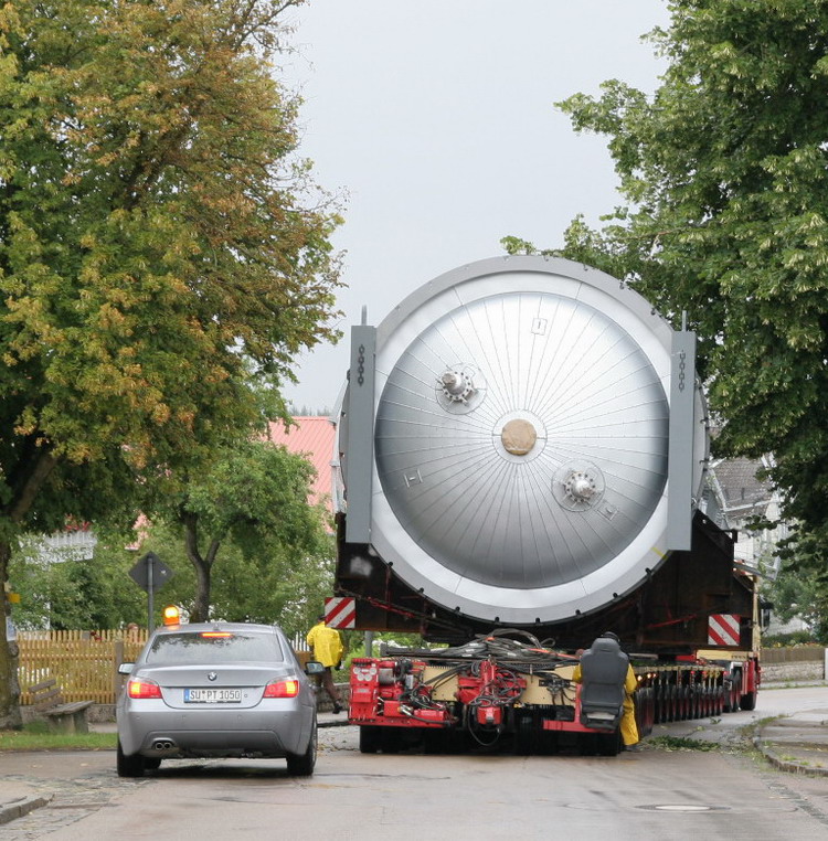 Baumann Transport einer Kolonne auf Goldhofer THPs