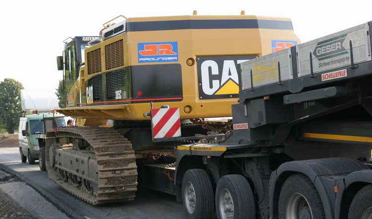 Geser Scheuerle Tiefbettauflieger mit JR CAT 385