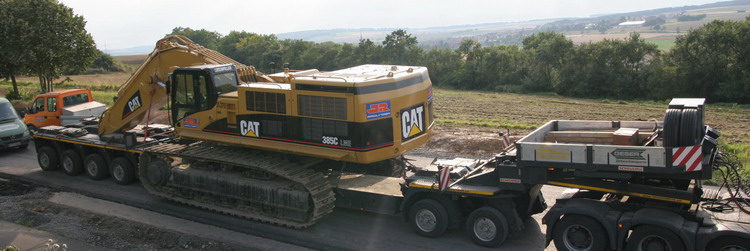 Geser Scheuerle Tiefbettauflieger mit CAT 385