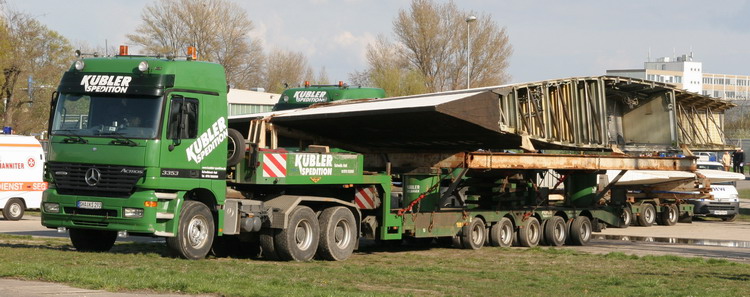 MB Actros 3353 Kübler mit Broshuis Semiauflieger