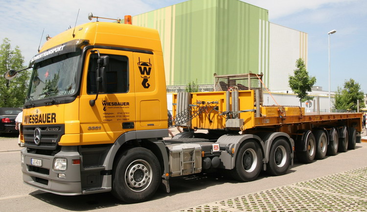 Wiesbauer MB Actros MP II 3351