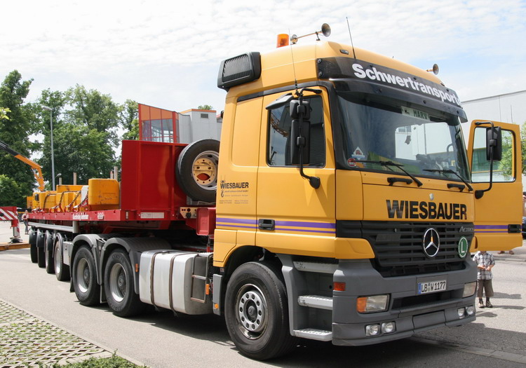 Wiesbauer Actros mit Nooteboom Ballasttrailer