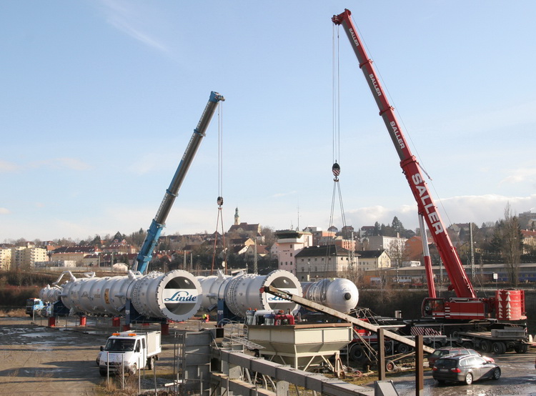 Verladung von Beh&auml;ltern in Passau