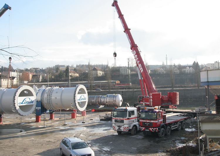 Saller LTM 1400-7.1 mit Begleitfahrzeugen