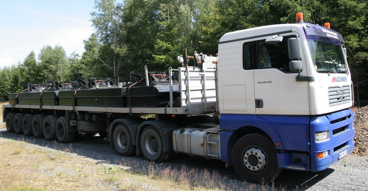 Maxikraft MAN TGA 26.510 mit Ballastauflieger