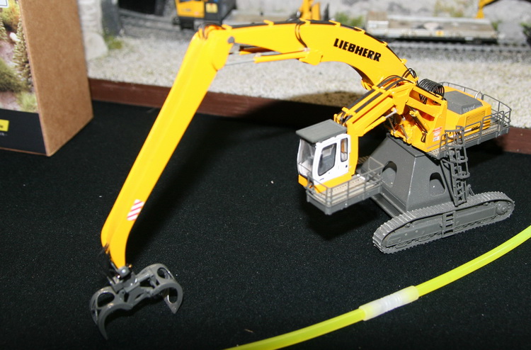 Marcus Langer Modellbau: Liebherr Umschlagbagger  - Copyright: www.olli80.de