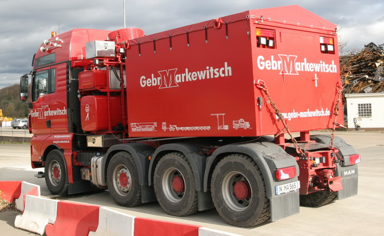 Maxikraft MAN TGX 41.680 mit Goldhofer Achslinien - Copyright: www.olli80.de