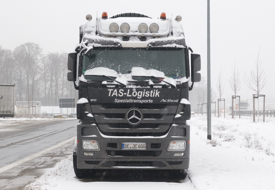 TAS-Logistik MB Actros mit Nooteboom Super Wing Carrier - Copyright: www.olli80.de