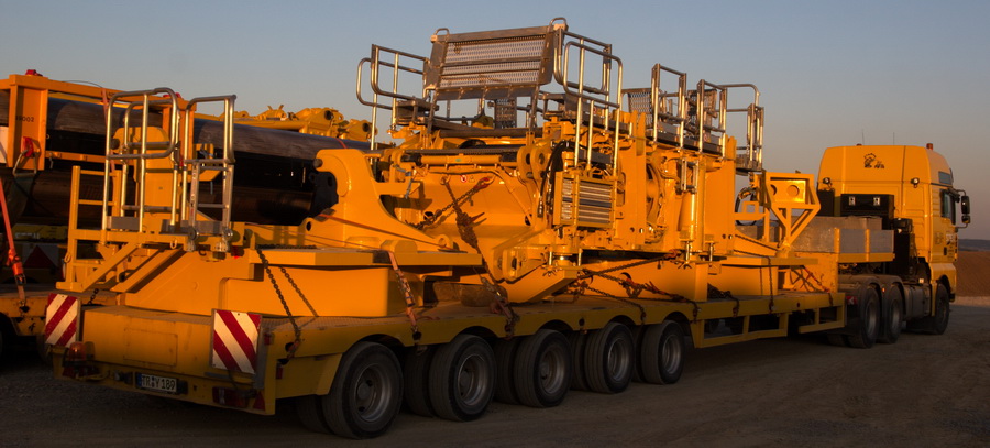 Steil MAN TGA mit Semiauflieger - Copyright: www.olli80.de