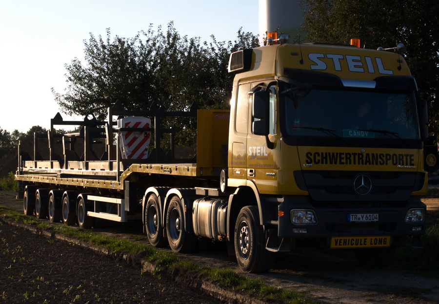 Steil MB Actros 2660 mit Nooteboom-Auflieger - Copyright: www.olli80.de