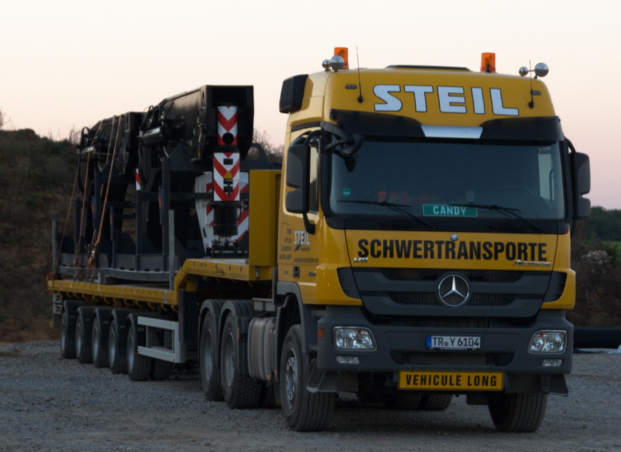 Steil MB Actros 2660 mit Nooteboom-Auflieger - Copyright: www.olli80.de