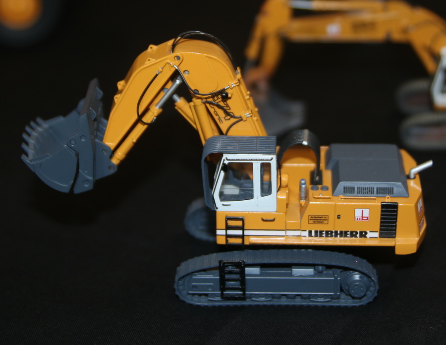 Timo Bachhuber: Liebherr 974 Max Bögl - Copyright: www.olli80.de