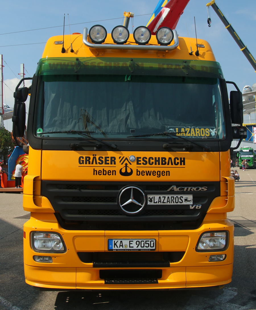 Eschbach Actros mit Nooteboom Tiefbettauflieger - Copyright: www.olli80.de