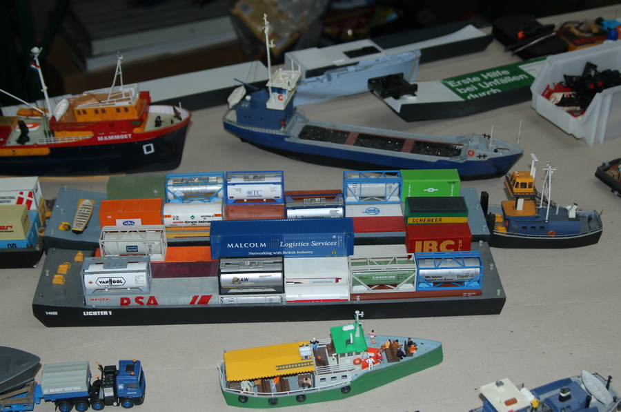 Klaus-Dieter Gilgen: Containerponton - Copyright: www.olli80.de
