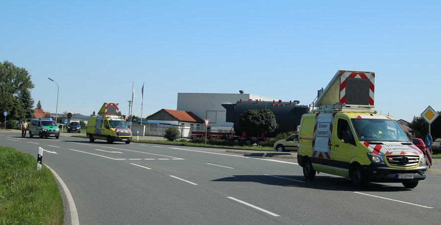 Absicherung eines Schwertransportes - Copyright: www.olli80.de