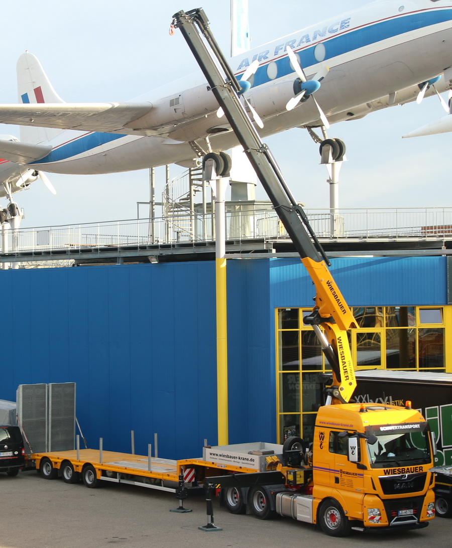 Wiesbauer MAN TGX mit Ladekran und Semiauflieger - Copyright: www.olli80.de