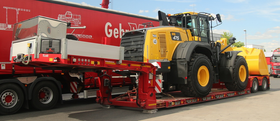 Gebr. Markewitsch Kässbohrer Auflieger mit Komatsu WA 475 - Copyright: www.olli80.de