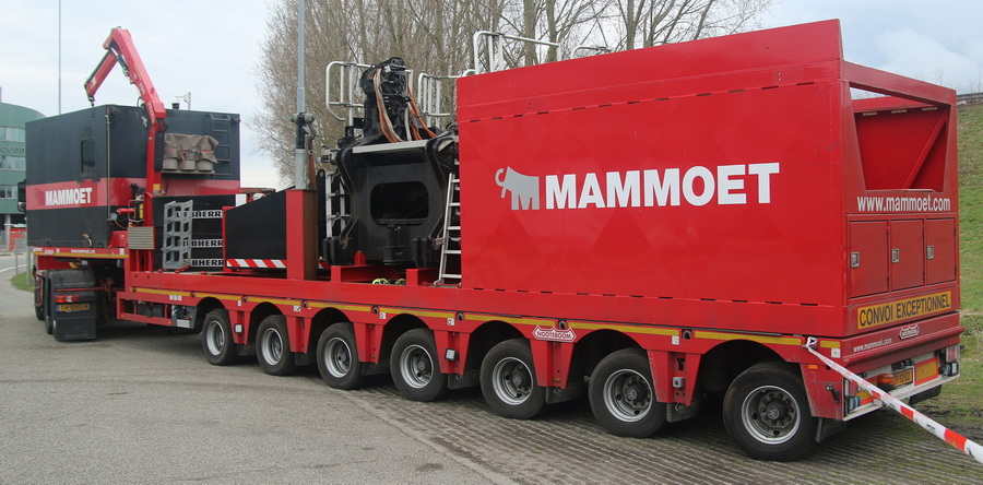 Mammoet MB Arocs 3358 mit Nooteboom Semiauflieger - Copyright: www.olli80.de