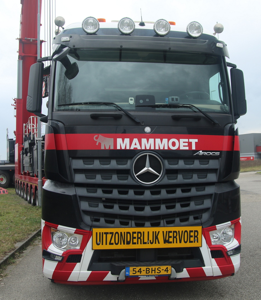 Mammoet MB Arocs 3358 - Frontansicht - Copyright: www.olli80.de
