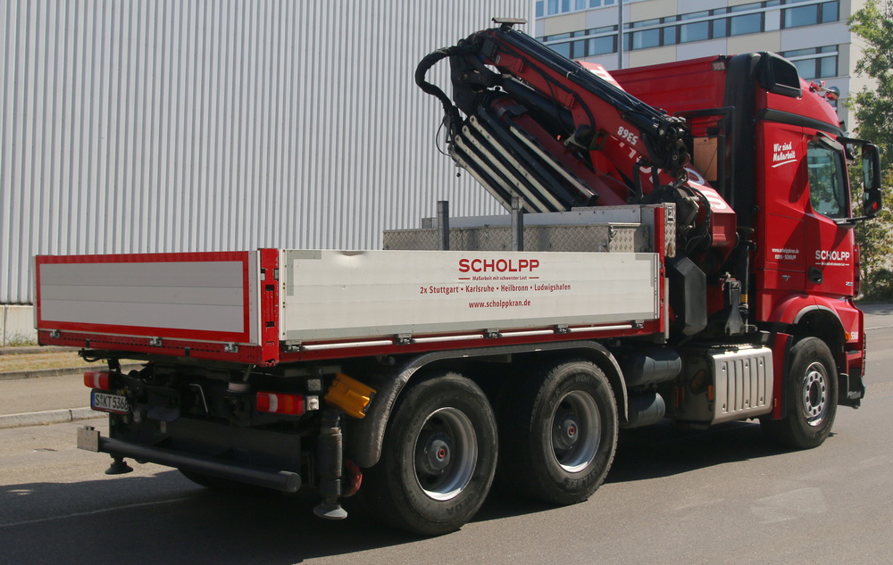 Scholpp MB Arocs mit Ladekran und Pritsche - Copyright: www.olli80.de