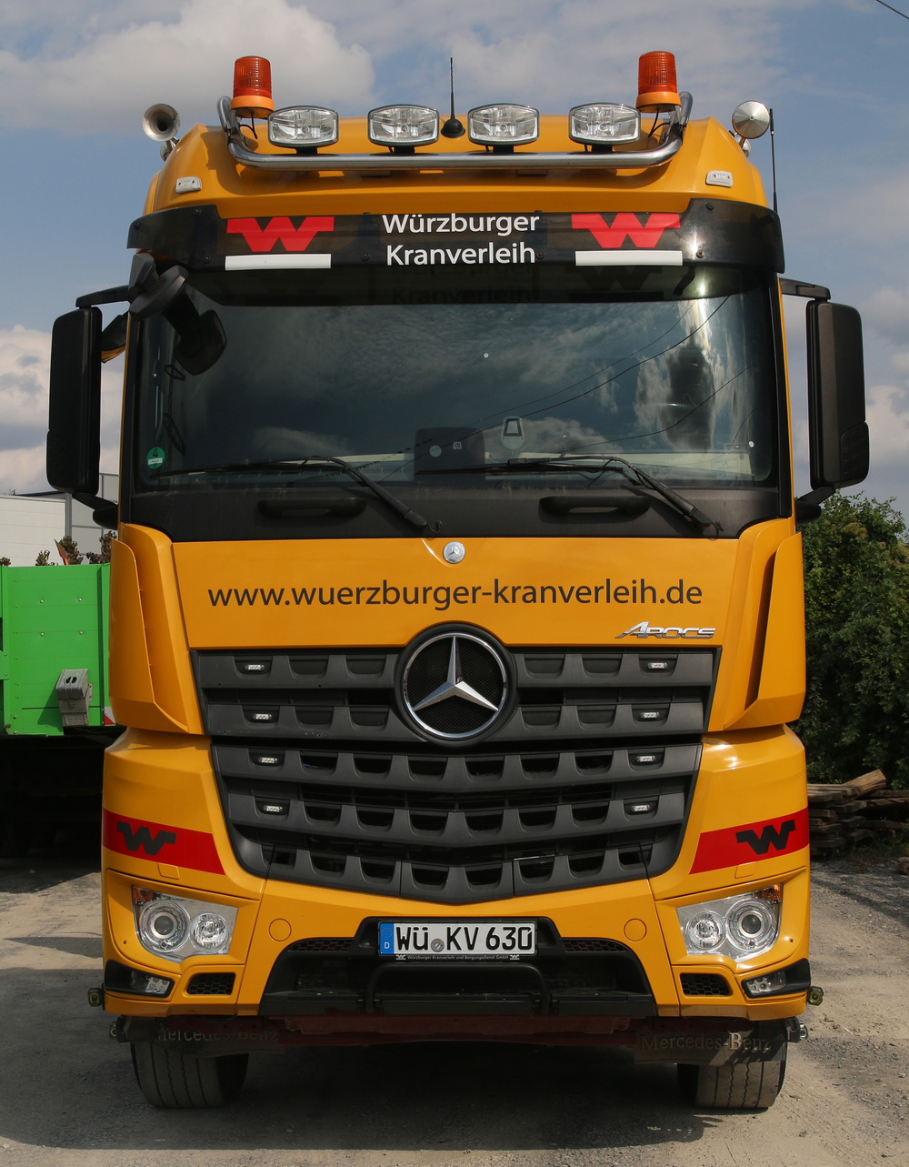 W&uuml;rzburger Kranverleih MB Arocs 3363 - Copyright: www.olli80.de