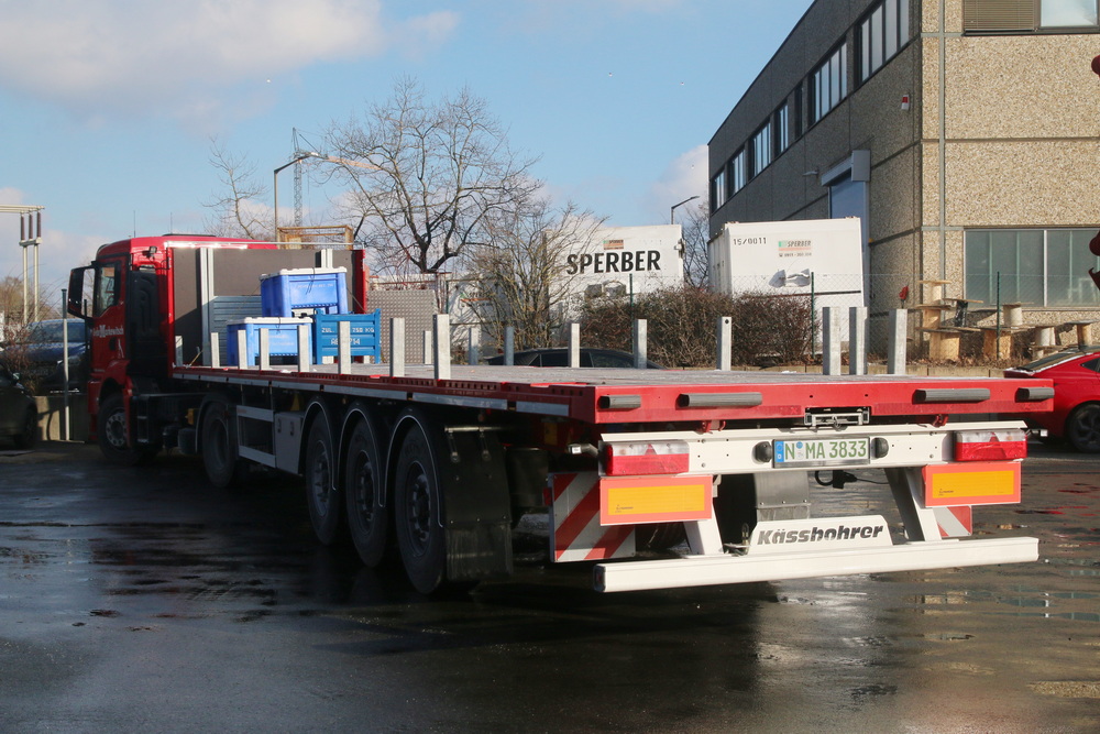 Gebr. Markewitsch - K&auml;ssbohrer Pritschenauflieger - Copyright: www.olli80.de