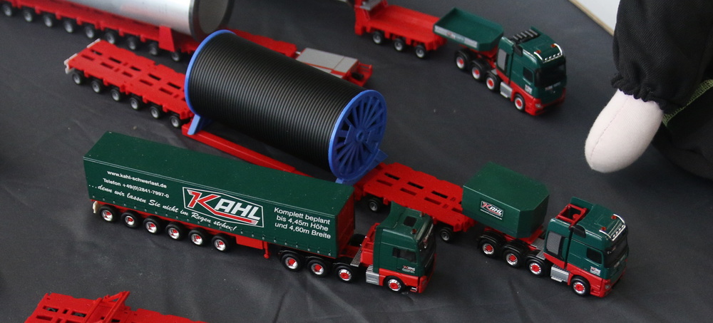 Daniel Karlshaus: Kahl mit Kabeltrommel - Copyright: www.olli80.de