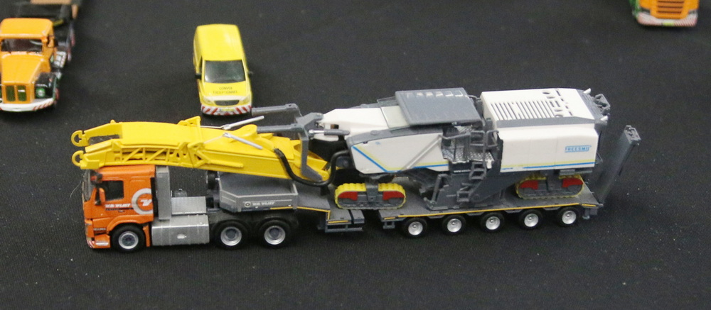 Piet Oversloot: Van der Vlist mit Aspahltfräse - Copyright: www.olli80.de