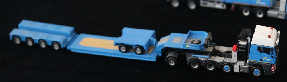 Ewald Pröbsting: Felbermayr mit Tiefbettauflieger - Copyright: www.olli80.de