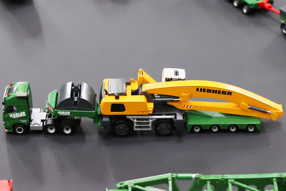 Bernd Schwengel - Transport eines Umschlagbaggers - Copyright: www.olli80.de